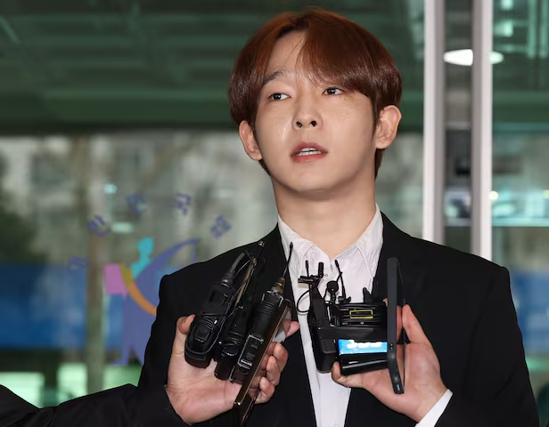 Nam ca sĩ say rượu l&aacute;i xe với tốc độ gần 200 km/h lao v&agrave;o dải ph&acirc;n c&aacute;ch, nay nguy cơ ngồi t&ugrave; 1,5 năm- Ảnh 1.