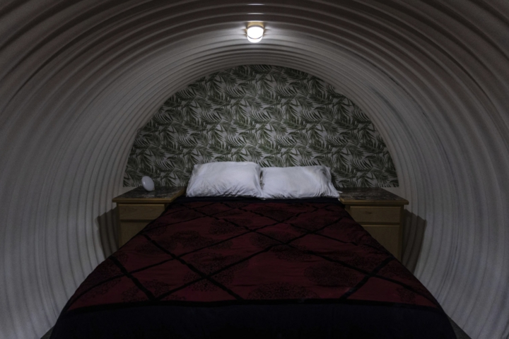 Chiến sự Trung Đ&ocirc;ng leo thang, doanh nghiệp hầm tr&uacute; ẩn Mỹ 'ch&aacute;y h&agrave;ng'- Ảnh 3.