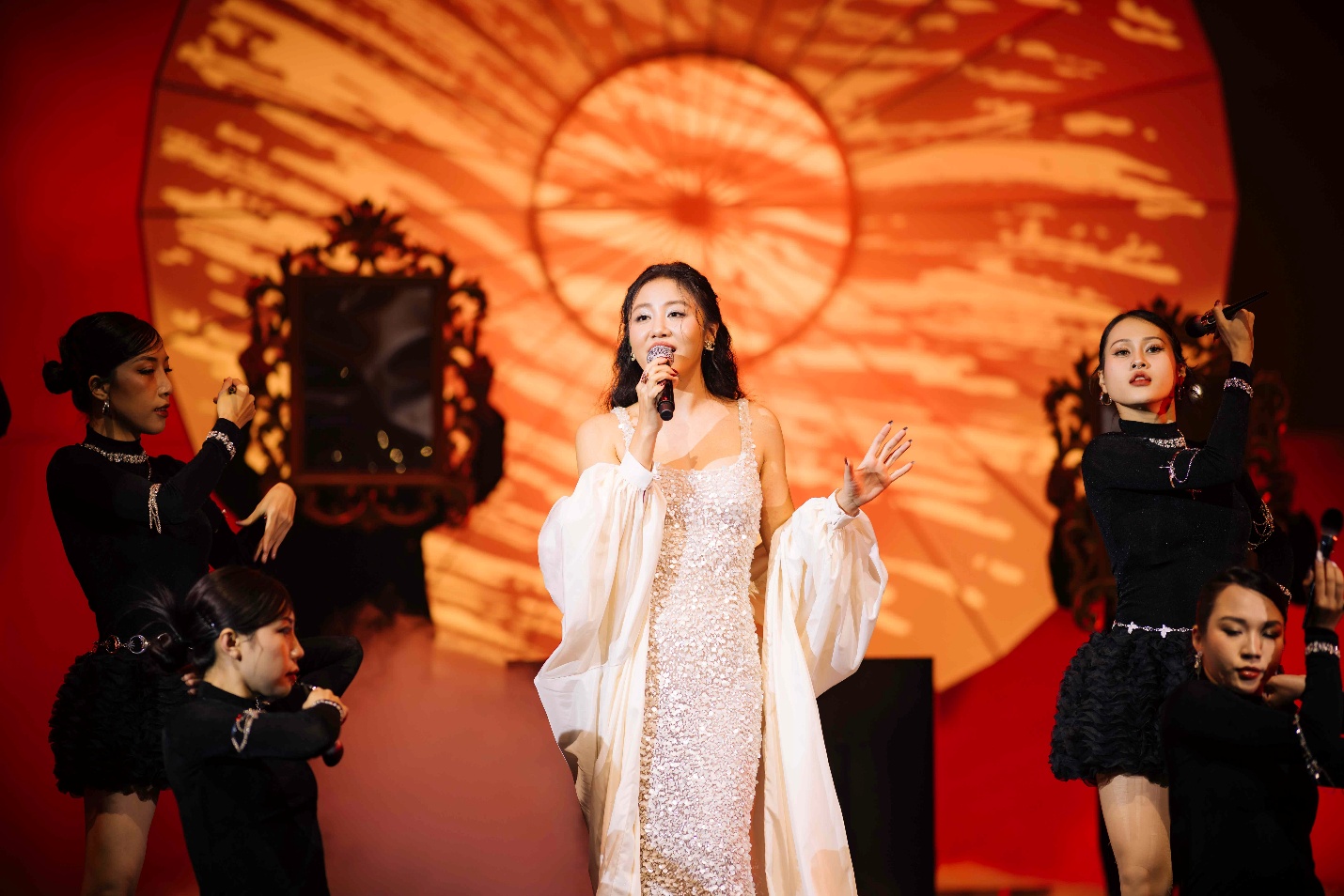 Lộ diện d&agrave;n sao khủng hội tụ tại concert của MSB!- Ảnh 2.