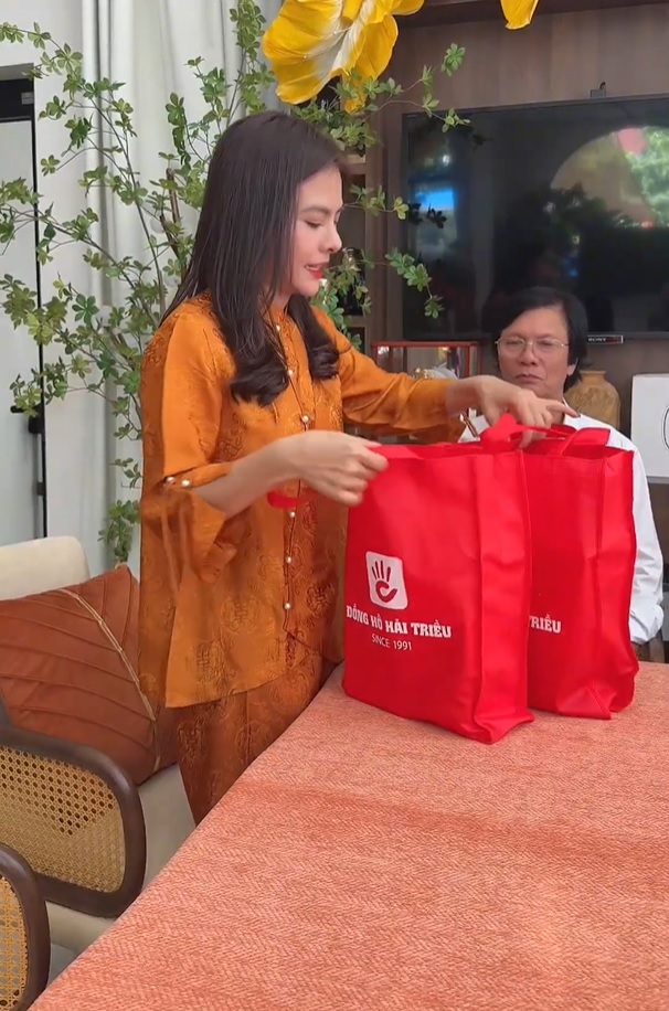 Diễn vi&ecirc;n V&acirc;n Trang th&iacute;ch đeo đồng hồ KOI v&igrave; 5 l&yacute; do đặc biệt- Ảnh 5.