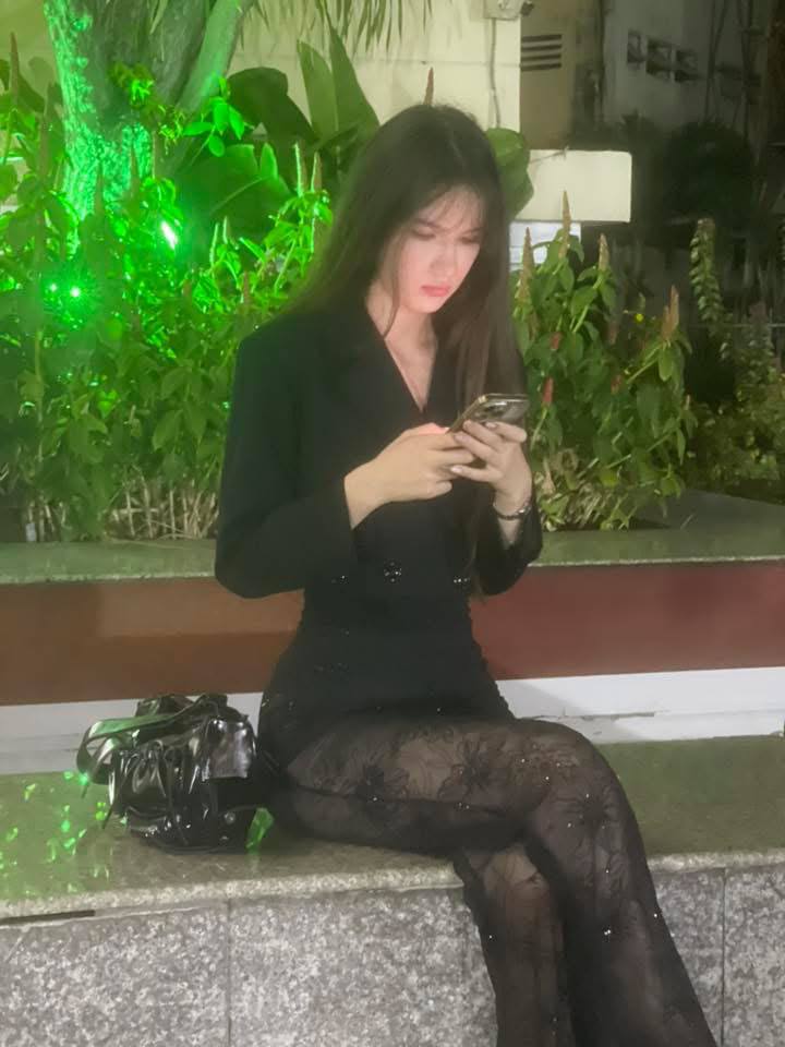 Kh&ocirc;ng thể tin đ&acirc;y l&agrave; em g&aacute;i thủ m&ocirc;n L&acirc;m T&acirc;y: "Thi&ecirc;n thần nhỏ" ho&aacute; mỹ nh&acirc;n ch&acirc;n d&agrave;i sexy, "cam thường" vẫn xinh v&ocirc; đối- Ảnh 1.