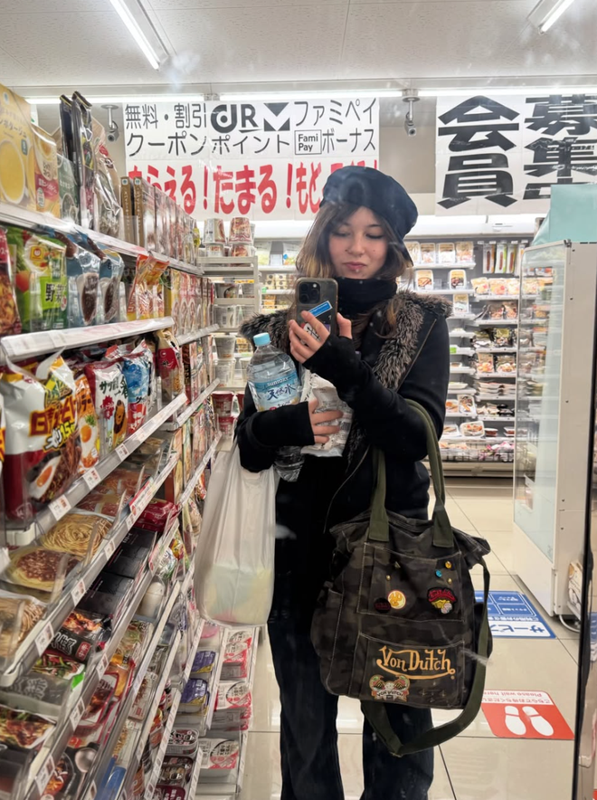 Giật trọn spotlight của Lisa lẫn Zendaya, Alysa Liu tại Paris Fashion Week ch&iacute;nh l&agrave; thứ bạn phải xem l&uacute;c n&agrave;y- Ảnh 26.