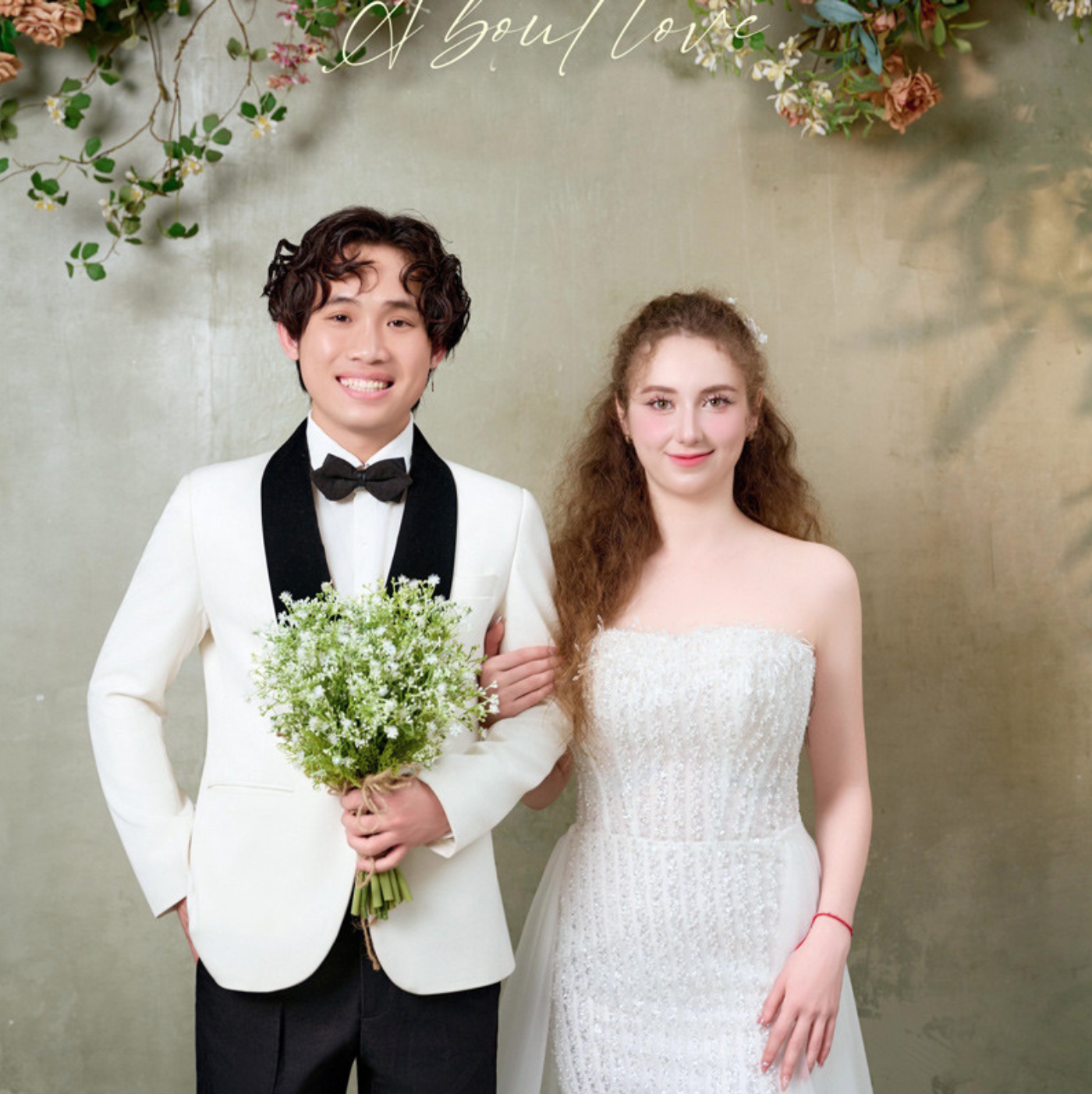 C&ocirc; g&aacute;i Đức xinh đẹp lấy chồng Hưng Y&ecirc;n, ngỡ ng&agrave;ng v&igrave; thấy c&oacute; 900 kh&aacute;ch đến dự, cả x&oacute;m khen một c&acirc;u- Ảnh 1.