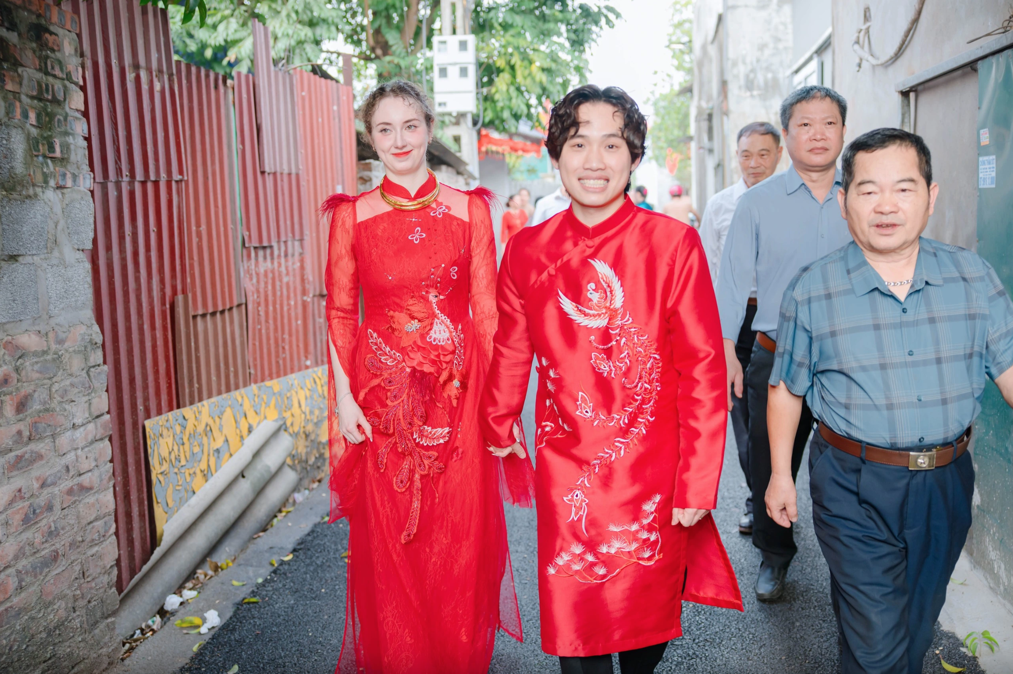 C&ocirc; g&aacute;i Đức xinh đẹp lấy chồng Hưng Y&ecirc;n, ngỡ ng&agrave;ng v&igrave; thấy c&oacute; 900 kh&aacute;ch đến dự, cả x&oacute;m khen một c&acirc;u- Ảnh 2.