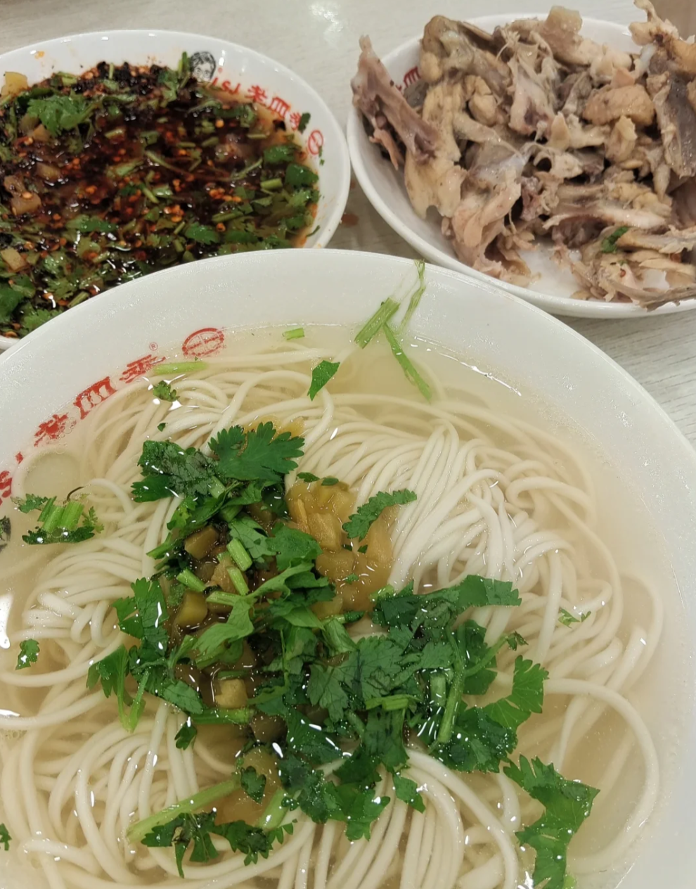 Ai m&ecirc; b&uacute;n phở chắc chắn phải th&egrave;m "chảy nước miếng" với 6 t&ocirc; m&igrave; nức tiếng v&ugrave;ng n&agrave;y: Nước d&ugrave;ng thanh ngọt, th&ecirc;m kh&uacute;c "x&iacute; qu&aacute;ch" th&igrave; qu&ecirc;n sầu!- Ảnh 4.