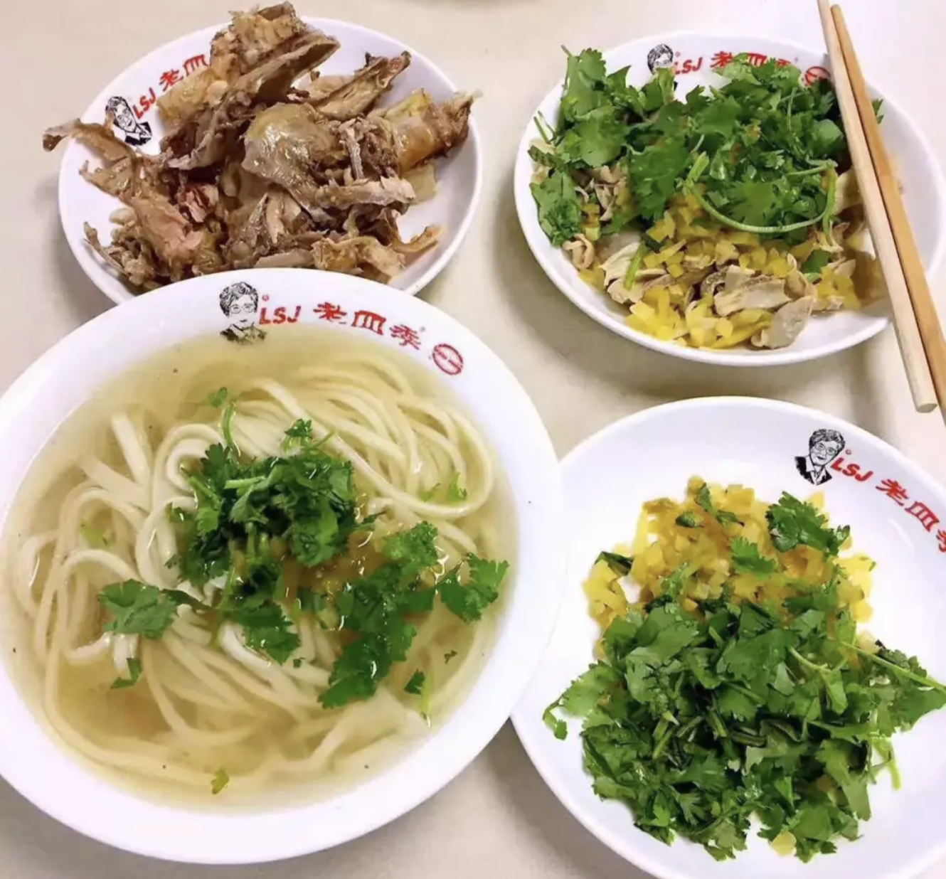 Ai m&ecirc; b&uacute;n phở chắc chắn phải th&egrave;m "chảy nước miếng" với 6 t&ocirc; m&igrave; nức tiếng v&ugrave;ng n&agrave;y: Nước d&ugrave;ng thanh ngọt, th&ecirc;m kh&uacute;c "x&iacute; qu&aacute;ch" th&igrave; qu&ecirc;n sầu!- Ảnh 2.