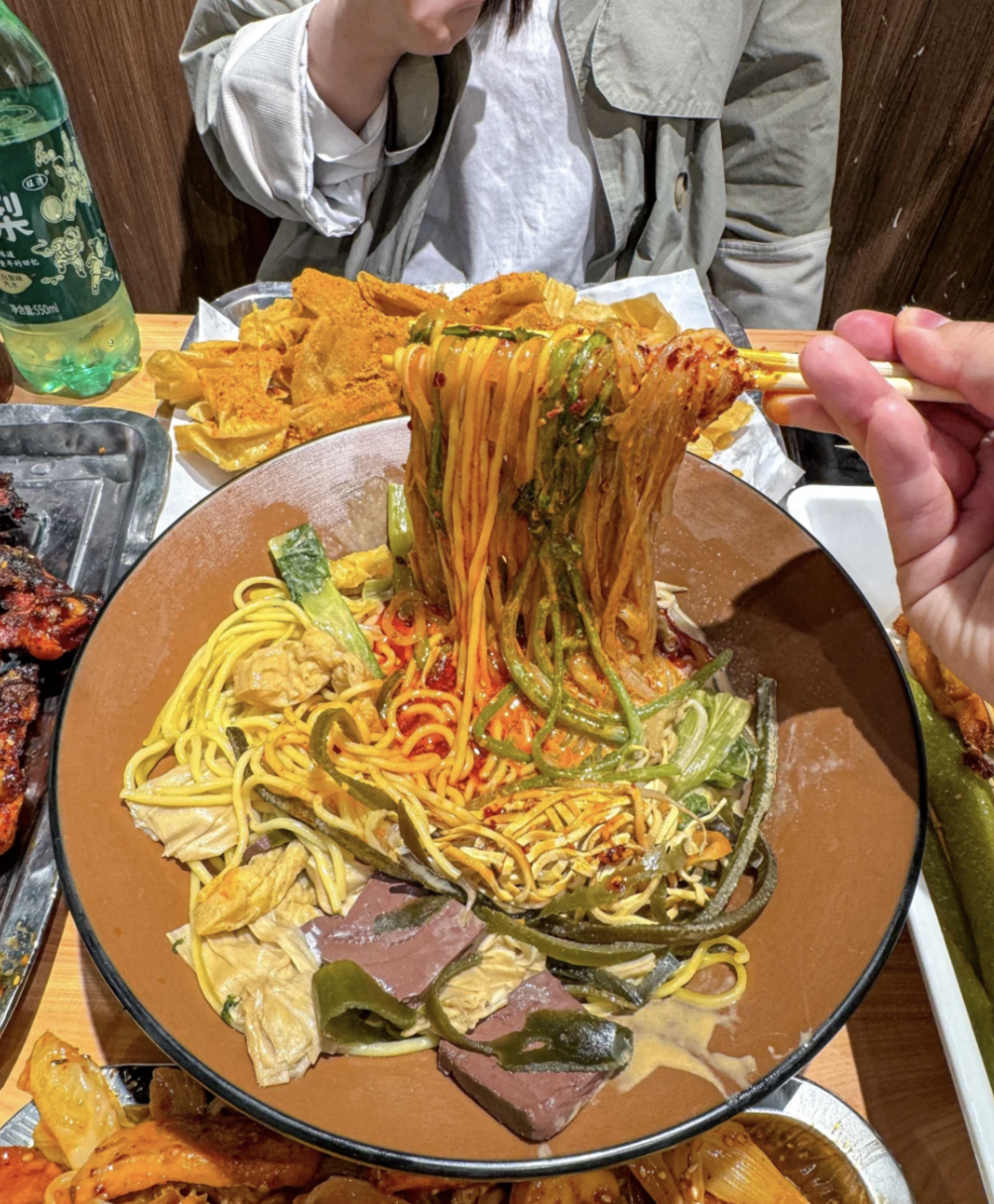 Ai m&ecirc; b&uacute;n phở chắc chắn phải th&egrave;m "chảy nước miếng" với 6 t&ocirc; m&igrave; nức tiếng v&ugrave;ng n&agrave;y: Nước d&ugrave;ng thanh ngọt, th&ecirc;m kh&uacute;c "x&iacute; qu&aacute;ch" th&igrave; qu&ecirc;n sầu!- Ảnh 9.