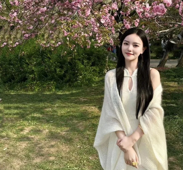 Vợ bắt quả tang chồng giữa trung t&acirc;m thương mại, cảnh gi&aacute;c cao với kiểu "b&eacute; ba" thế n&agrave;y!- Ảnh 2.