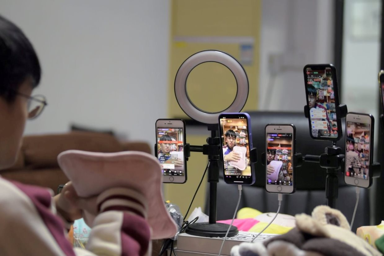 "C&uacute; lừa" livestream: Bong b&oacute;ng "nổ tung", loạt streamer th&aacute;o chạy khỏi thủ phủ b&aacute;n trực tuyến d&ugrave; từng đạt thu nhập 700 triệu đồng/th&aacute;ng- Ảnh 3.