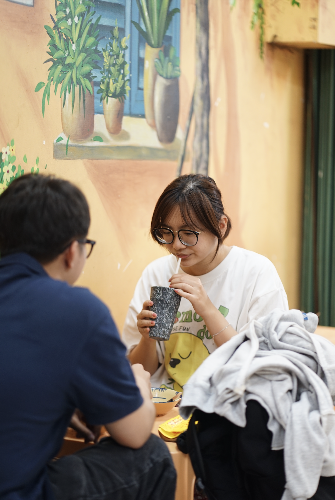 Sau 3 năm giữ gi&aacute;, qu&aacute;n quen d&aacute;n bảng tăng 2.000: "Th&agrave; thẳng thắn d&aacute;n bảng để kh&aacute;ch biết trước c&ograve;n hơn tăng &acirc;m thầm"- Ảnh 4.