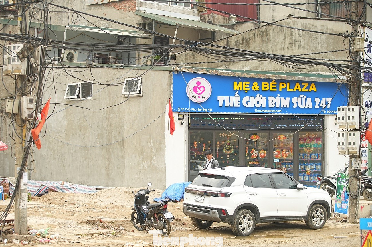 Kiến tr&uacute;c kỳ dị của những căn nh&agrave; mặt đường V&agrave;nh đai 1 H&agrave; Nội- Ảnh 18.