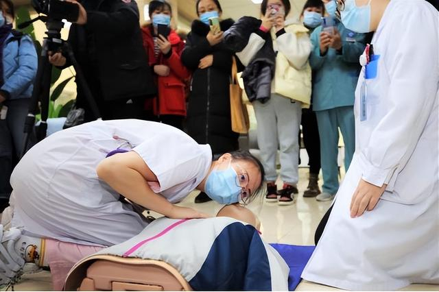 M&ugrave;a xu&acirc;n l&agrave; m&ugrave;a c&oacute; tỷ lệ đột quỵ cao, b&aacute;c sĩ Đ&ocirc;ng y chỉ ra c&aacute;c dấu hiệu cảnh b&aacute;o để dễ d&agrave;ng ph&ograve;ng ngừa- Ảnh 2.