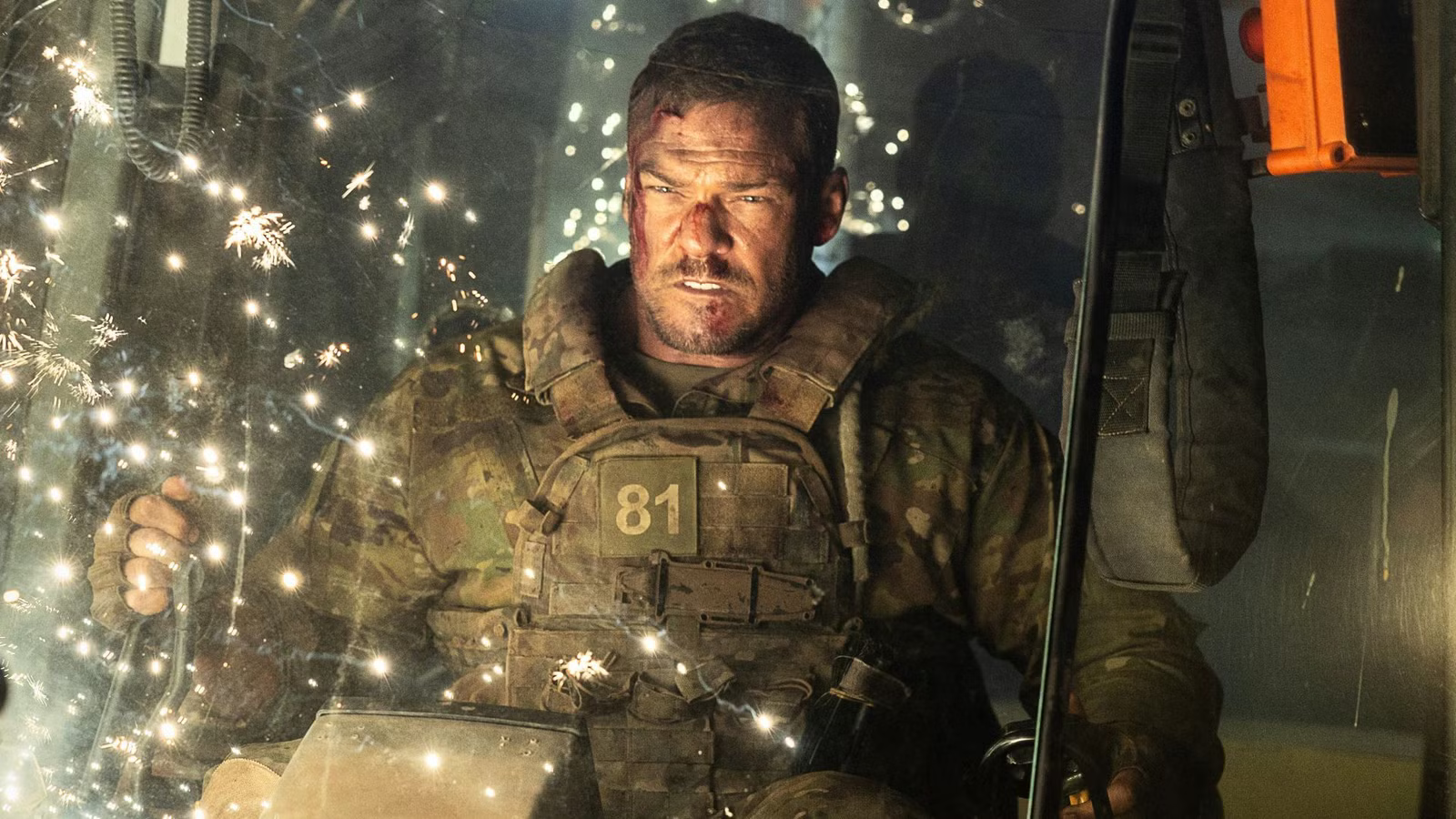 Đang c&oacute; 1 bom tấn cực hot l&agrave;m chao đảo to&agrave;n cầu: Nam ch&iacute;nh vừa đẹp vừa ngầu, kh&aacute;n giả 93 nước lao v&agrave;o xem- Ảnh 5.