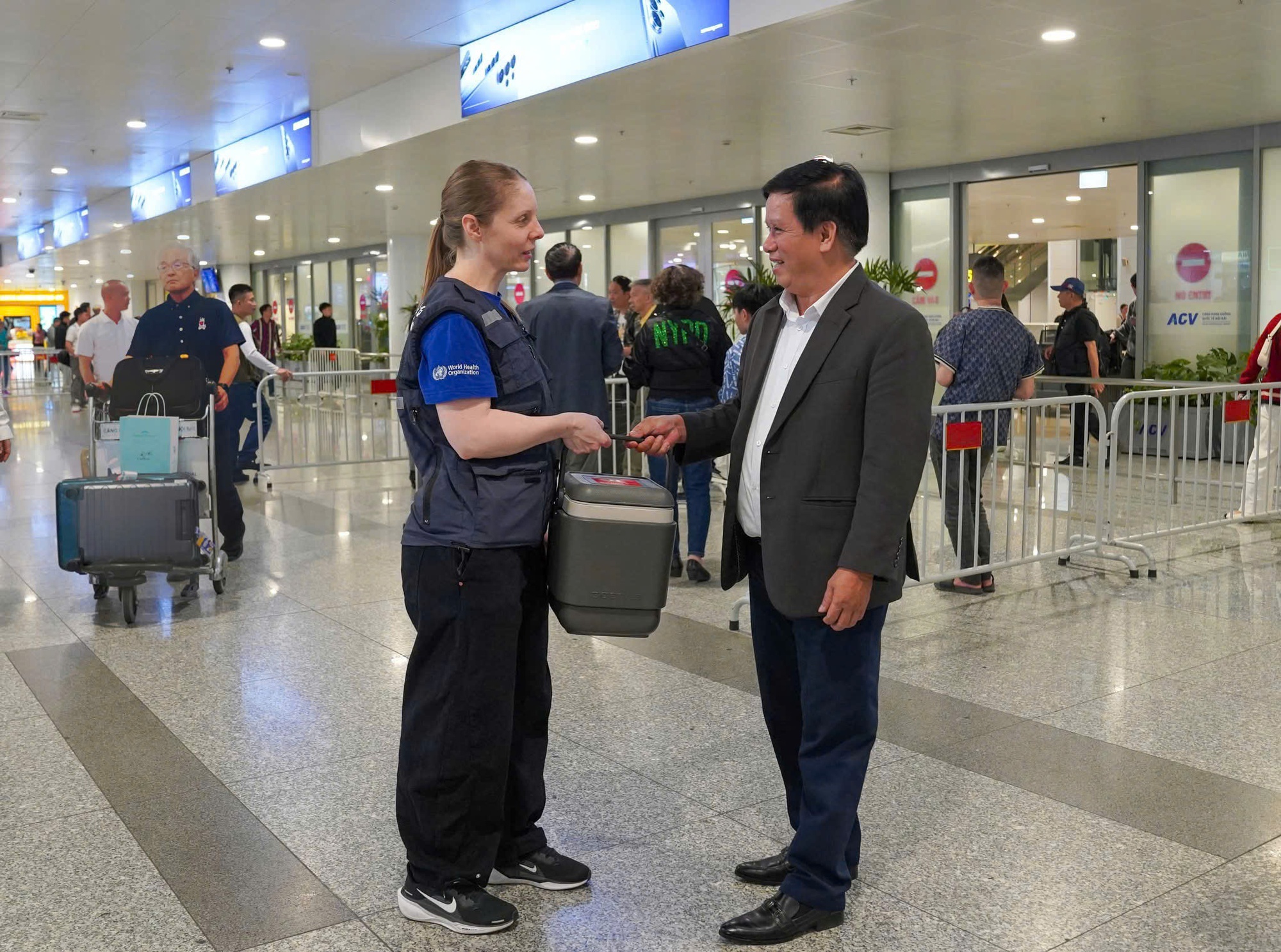 Thuốc giải độc 8.000 USD/lọ WHO hỗ trợ kịp thời, b&aacute;c sĩ v&agrave; người nh&agrave; ở Đ&agrave; Nẵng c&ugrave;ng x&uacute;c động- Ảnh 5.