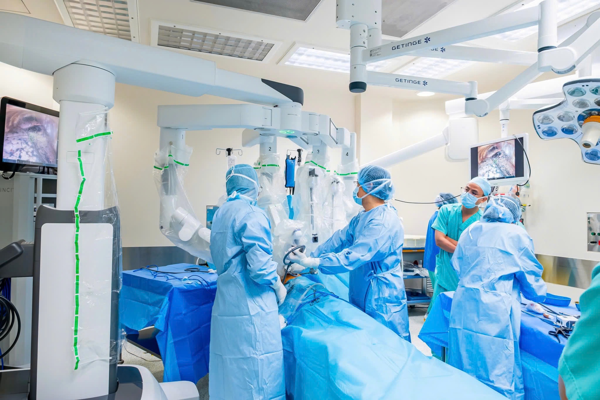 Th&ecirc;m lựa chọn phẫu thuật &iacute;t x&acirc;m lấn cho người bệnh- Ảnh 1.