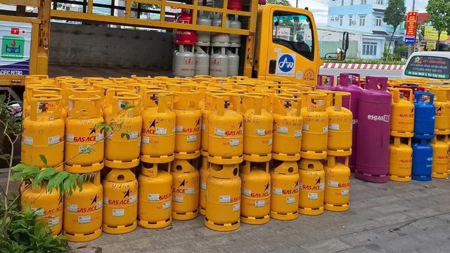 Gas tăng gi&aacute; lần thứ 3 trong th&aacute;ng: Chỉnh lửa to hay lửa nhỏ khi nấu th&igrave; tốn hơn? Nhiều người l&agrave;m ngược- Ảnh 1.