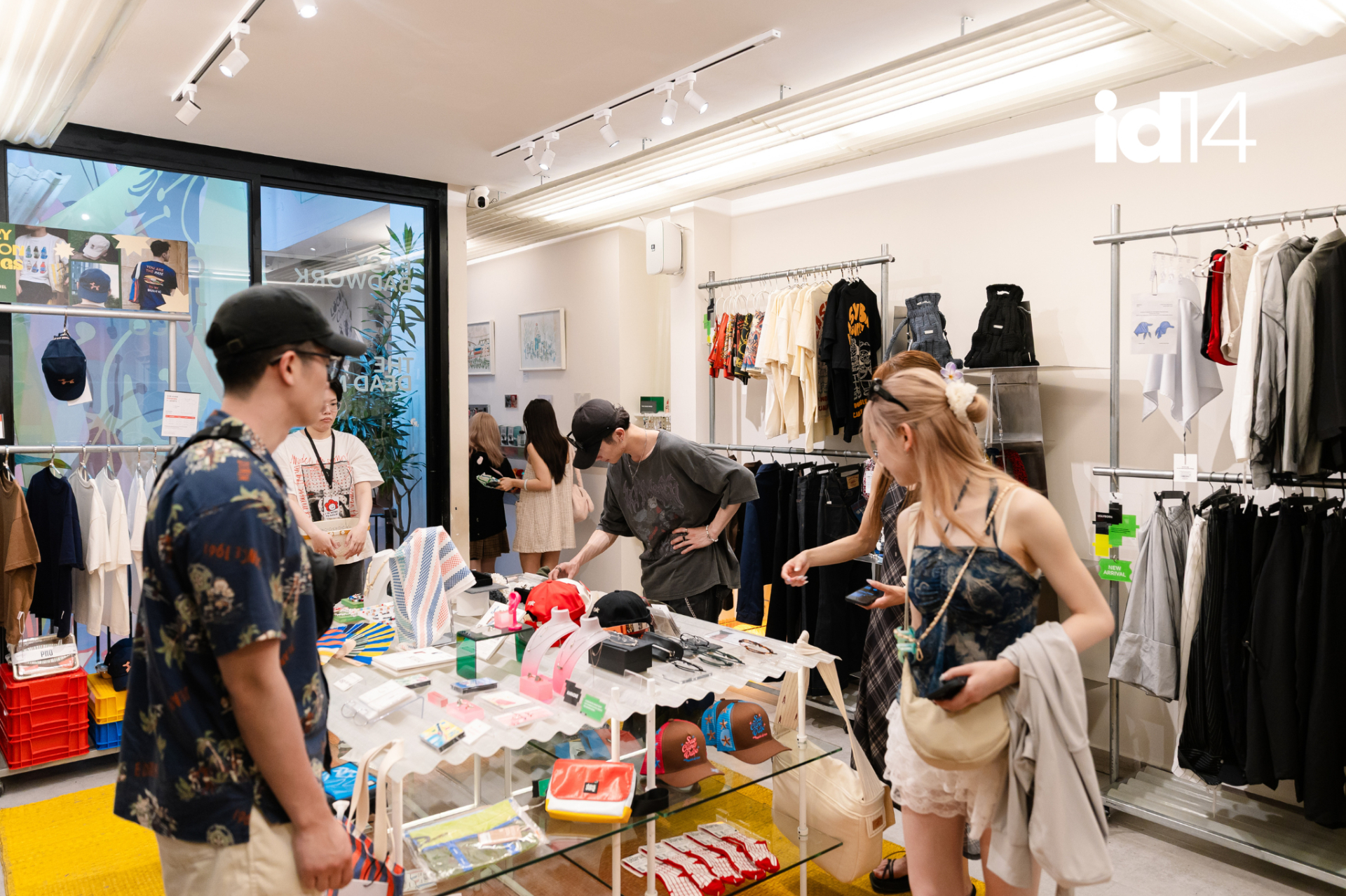 &ldquo;B&aacute;n qu&agrave; lưu niệm m&agrave; kh&aacute;ch chốt đơn h&agrave;ng chục triệu&rdquo; - B&ecirc;n trong hệ sinh th&aacute;i 150 nghệ sĩ Việt của OHQUAO v&agrave; tham vọng vươn ra quốc tế- Ảnh 15.