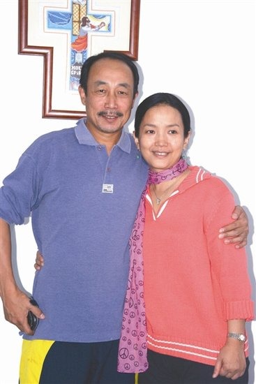 Cặp vợ chồng diễn vi&ecirc;n lang thang nhặt r&aacute;c tr&ecirc;n phố, nh&igrave;n như ăn m&agrave;y h&oacute;a ra kiếm đến 15 tỷ/năm- Ảnh 3.