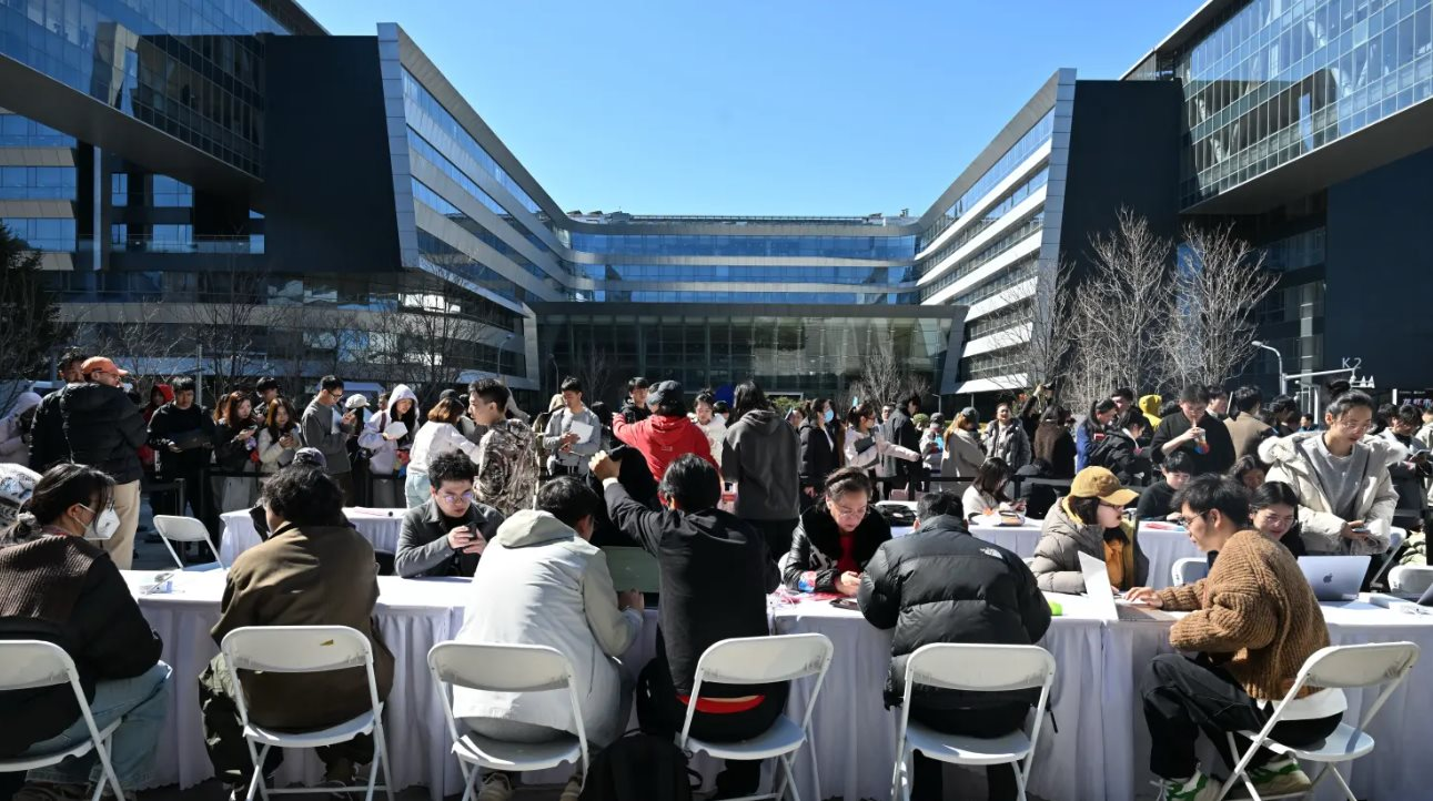 Cơn sốt OpenClaw tại Trung Quốc: Khi AI th&ocirc;ng minh đến mức Ch&iacute;nh phủ phải cảnh b&aacute;o khẩn cấp v&igrave; lo r&ograve; rỉ dữ liệu- Ảnh 1.