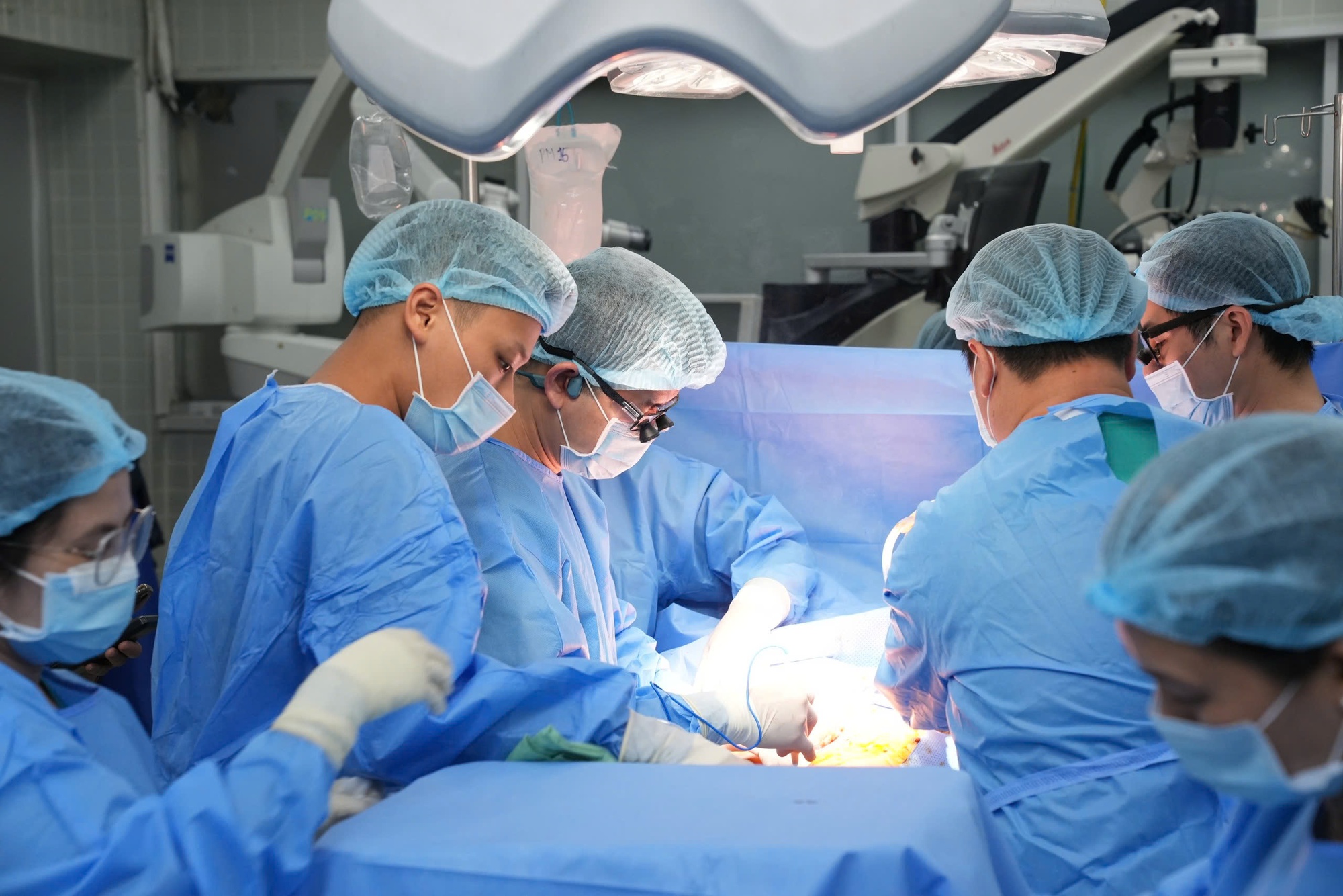 Chuyến bay đ&ecirc;m mang "sự sống" cho nhiều người- Ảnh 2.