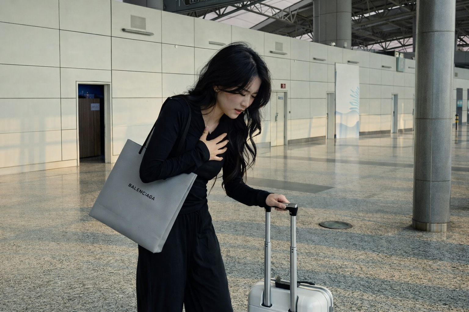 Người phụ nữ 30 tuổi đột ngột tử vong sau 10 ph&uacute;t xuống m&aacute;y bay, b&aacute;c sĩ cảnh b&aacute;o: "H&atilde;y cẩn thận với kiểu thoải m&aacute;i n&agrave;y"- Ảnh 3.