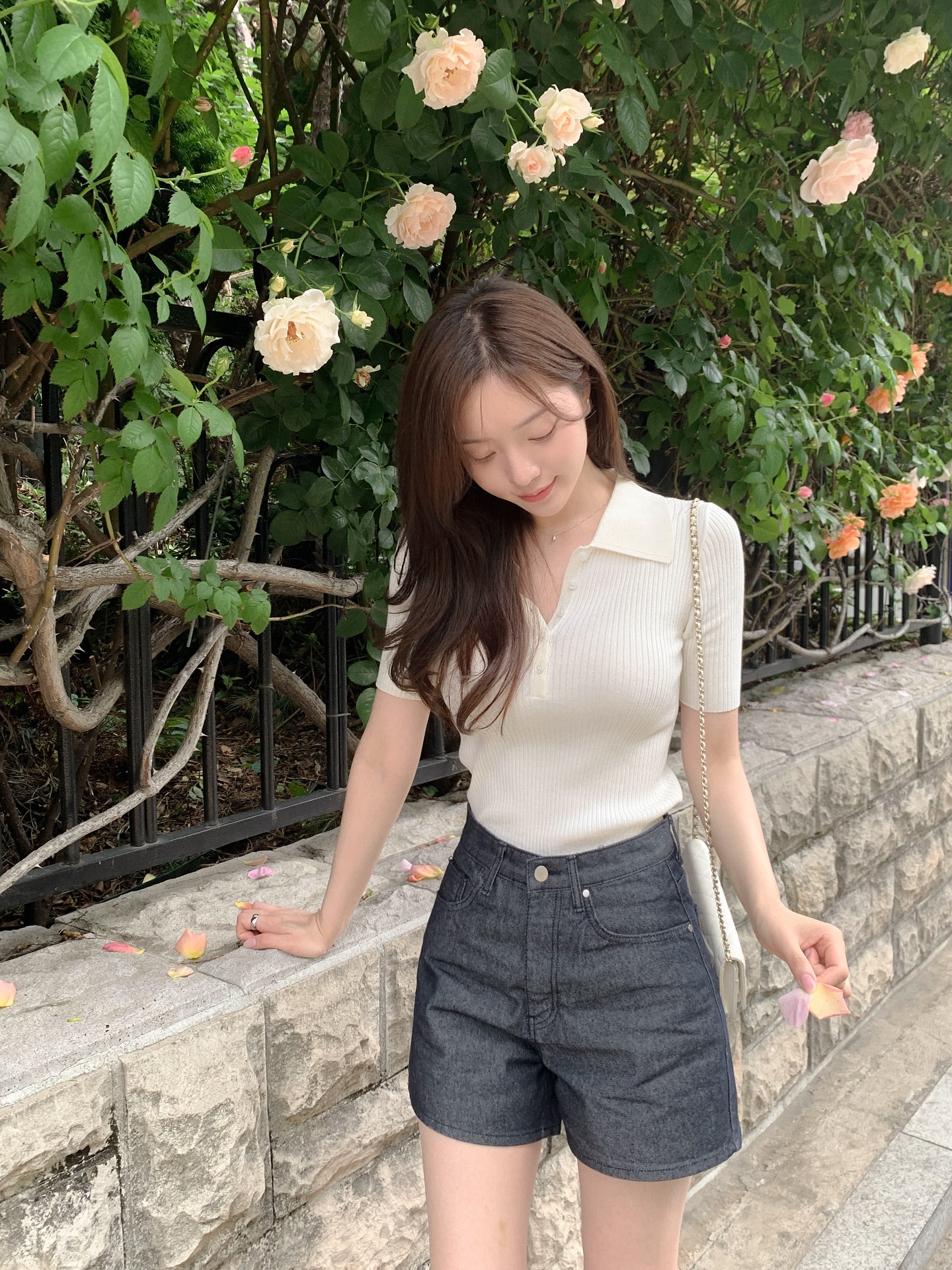 Ch&acirc;n v&aacute;y ngắn v&agrave; quần short m&ugrave;a h&egrave; mix với 5 kiểu &aacute;o l&agrave; đẹp nhất- Ảnh 4.