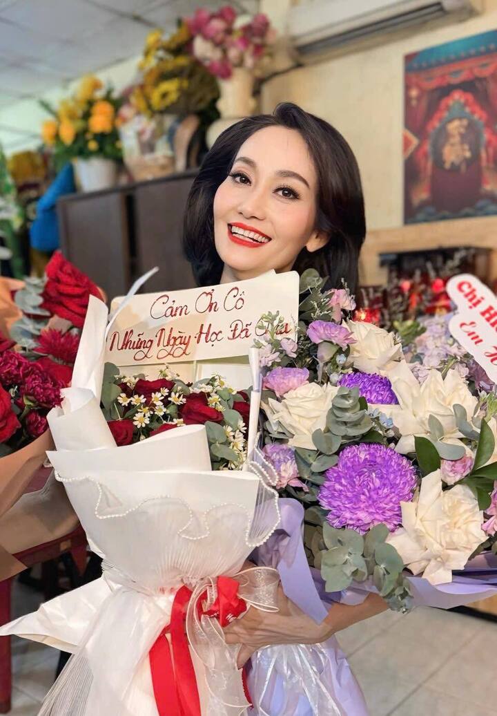 Nữ NSƯT xấu nhất m&agrave;n ảnh v&agrave; chuyện b&aacute;n xe đi học thạc sĩ ở tuổi 48- Ảnh 4.