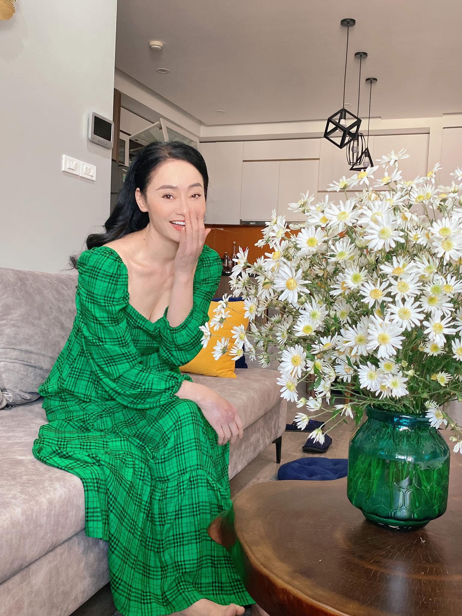 Mẹ đơn th&acirc;n l&agrave; NSƯT c&oacute; đ&ocirc;i mắt đẹp buồn nhất Việt Nam: U50 sống 1 m&igrave;nh trong nh&agrave; 131m2 ở phố Tố Hữu- Ảnh 5.