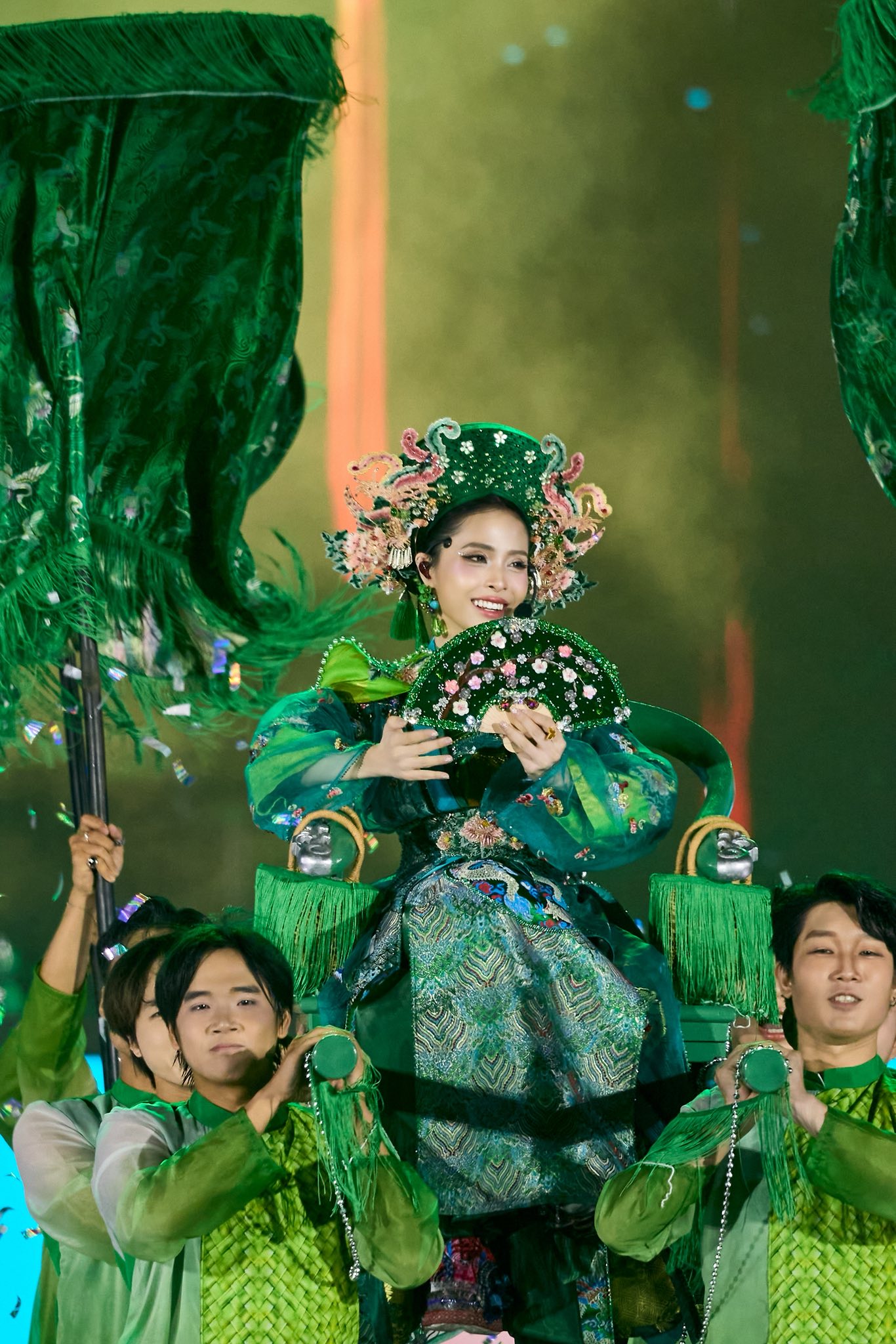 Chưa ai l&agrave;m được như Ho&agrave;ng Th&ugrave;y Linh- Ảnh 2.