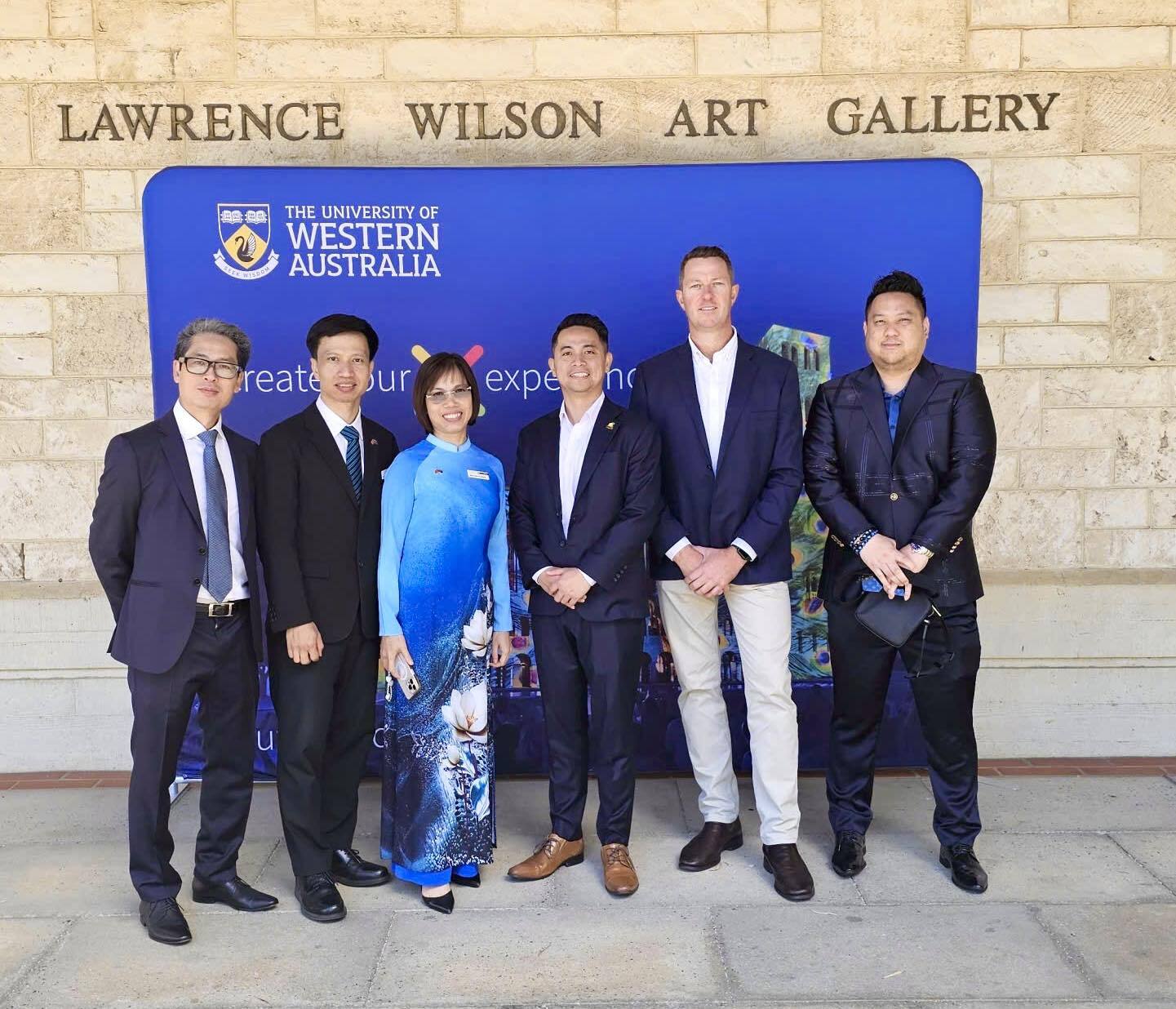 Kiều b&agrave;o về nước bầu cử: 'Cầm l&aacute; phiếu thấy r&otilde; tr&aacute;ch nhiệm với Tổ quốc'- Ảnh 2.