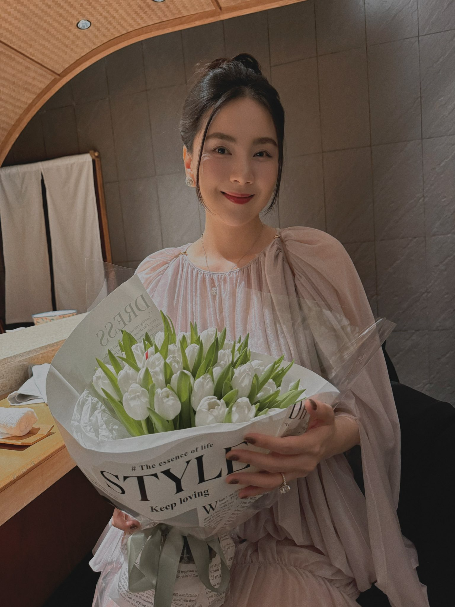 H&ocirc;n nh&acirc;n của người đẹp VTV với chồng k&eacute;m tuổi trong t&ograve;a nh&agrave; bề thế ở Bắc Ninh: Một bức ảnh h&eacute; lộ cuộc sống hiện tại- Ảnh 15.