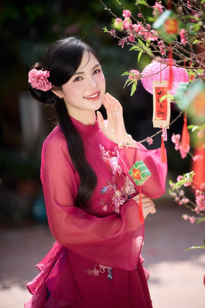 Chị g&aacute;i H&ograve;a Minzy: 