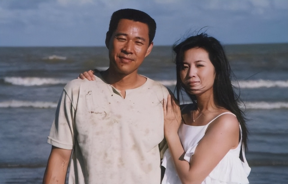 Cặp vợ chồng diễn vi&ecirc;n lang thang nhặt r&aacute;c tr&ecirc;n phố, nh&igrave;n như ăn m&agrave;y h&oacute;a ra kiếm đến 15 tỷ/năm- Ảnh 7.