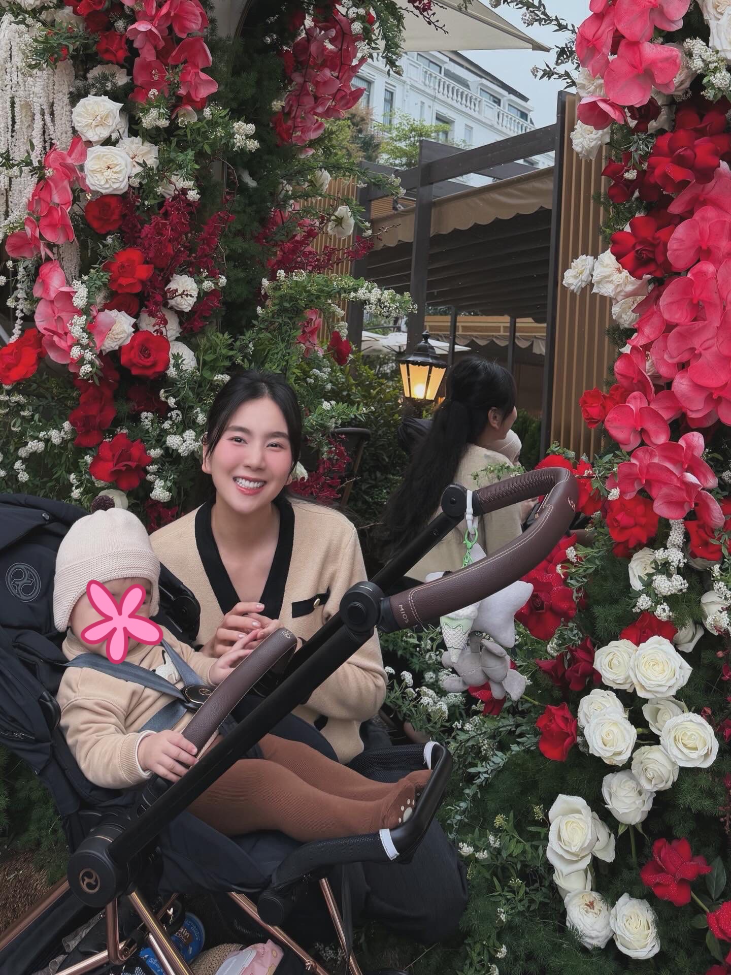 H&ocirc;n nh&acirc;n của người đẹp VTV với chồng k&eacute;m tuổi trong t&ograve;a nh&agrave; bề thế ở Bắc Ninh: Một bức ảnh h&eacute; lộ cuộc sống hiện tại- Ảnh 3.