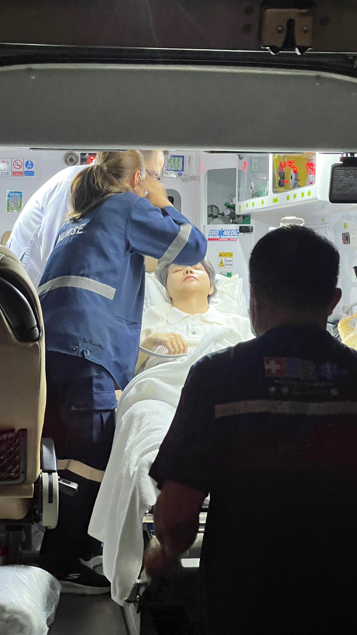 Vũ C&aacute;t Tường th&ocirc;ng b&aacute;o n&oacute;ng sau khi nhập viện khẩn cấp, huỷ tham gia concert Anh Trai Say Hi- Ảnh 3.