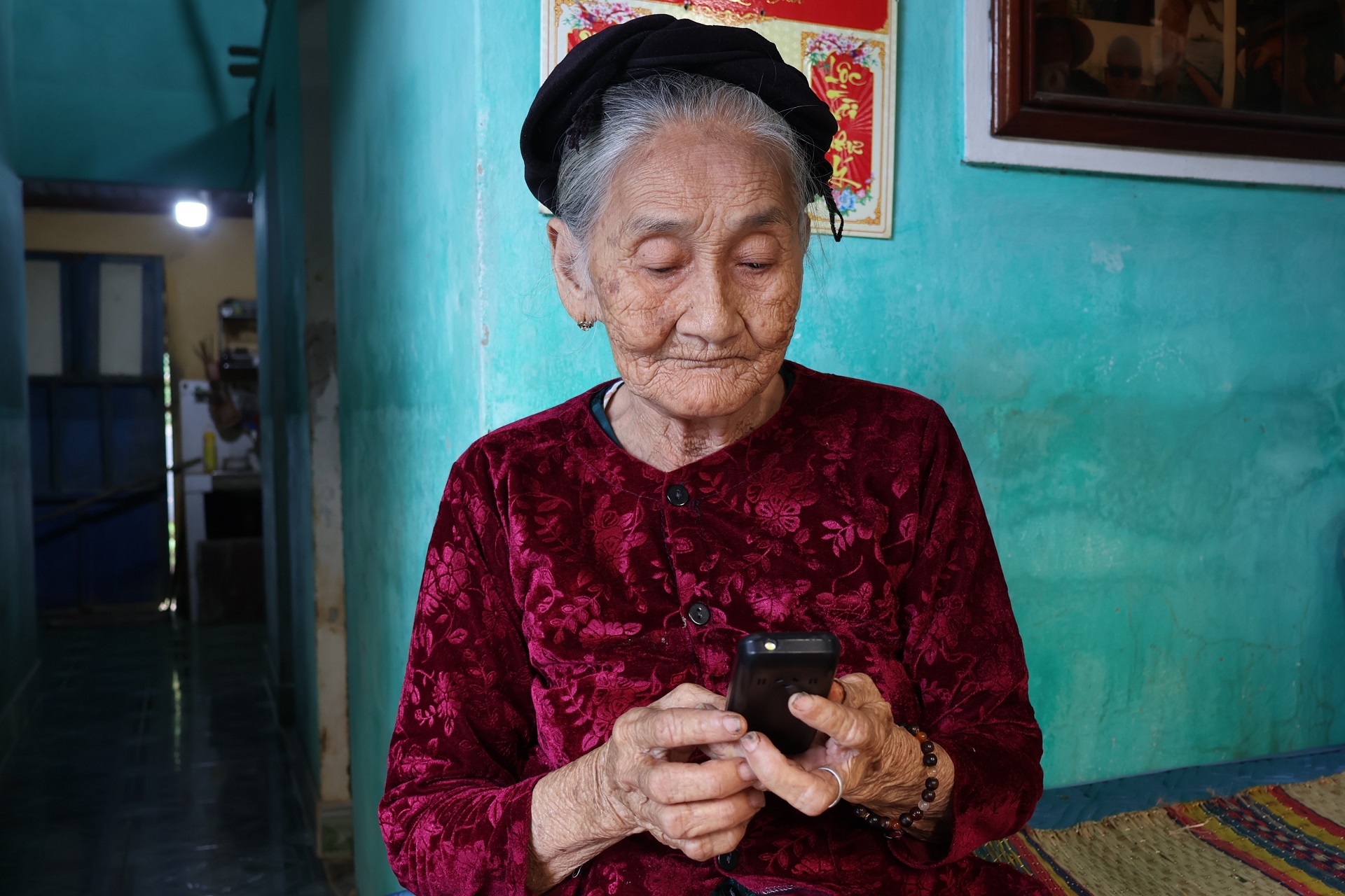 Bất ngờ gặp lại "cụ b&agrave; đẹp nhất thế giới" ở Hội An: "Ng&agrave;y n&agrave;o c&ograve;n khỏe l&agrave; c&ograve;n thấy vui!"- Ảnh 5.