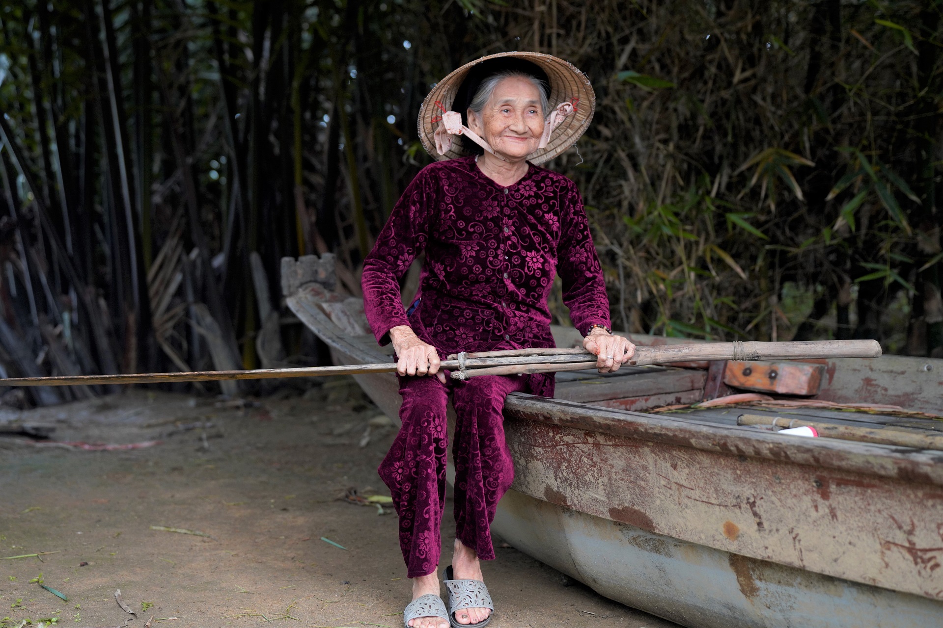 Bất ngờ gặp lại "cụ b&agrave; đẹp nhất thế giới" ở Hội An: "Ng&agrave;y n&agrave;o c&ograve;n khỏe l&agrave; c&ograve;n thấy vui!"- Ảnh 8.