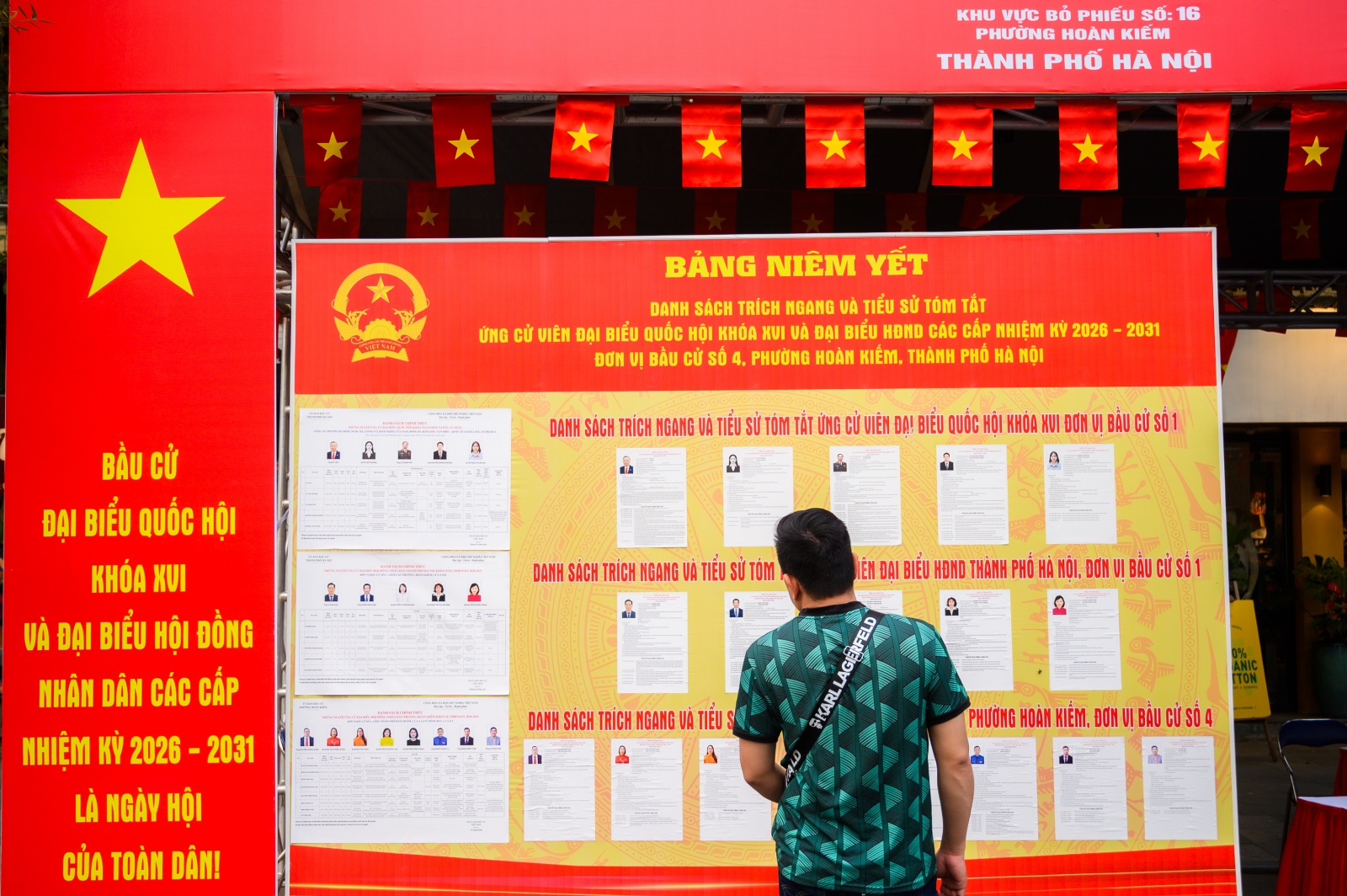 Th&agrave;nh phố rực đỏ cờ hoa, kh&ocirc;ng kh&iacute; Ng&agrave;y hội bầu cử đang đến rất gần!- Ảnh 3.