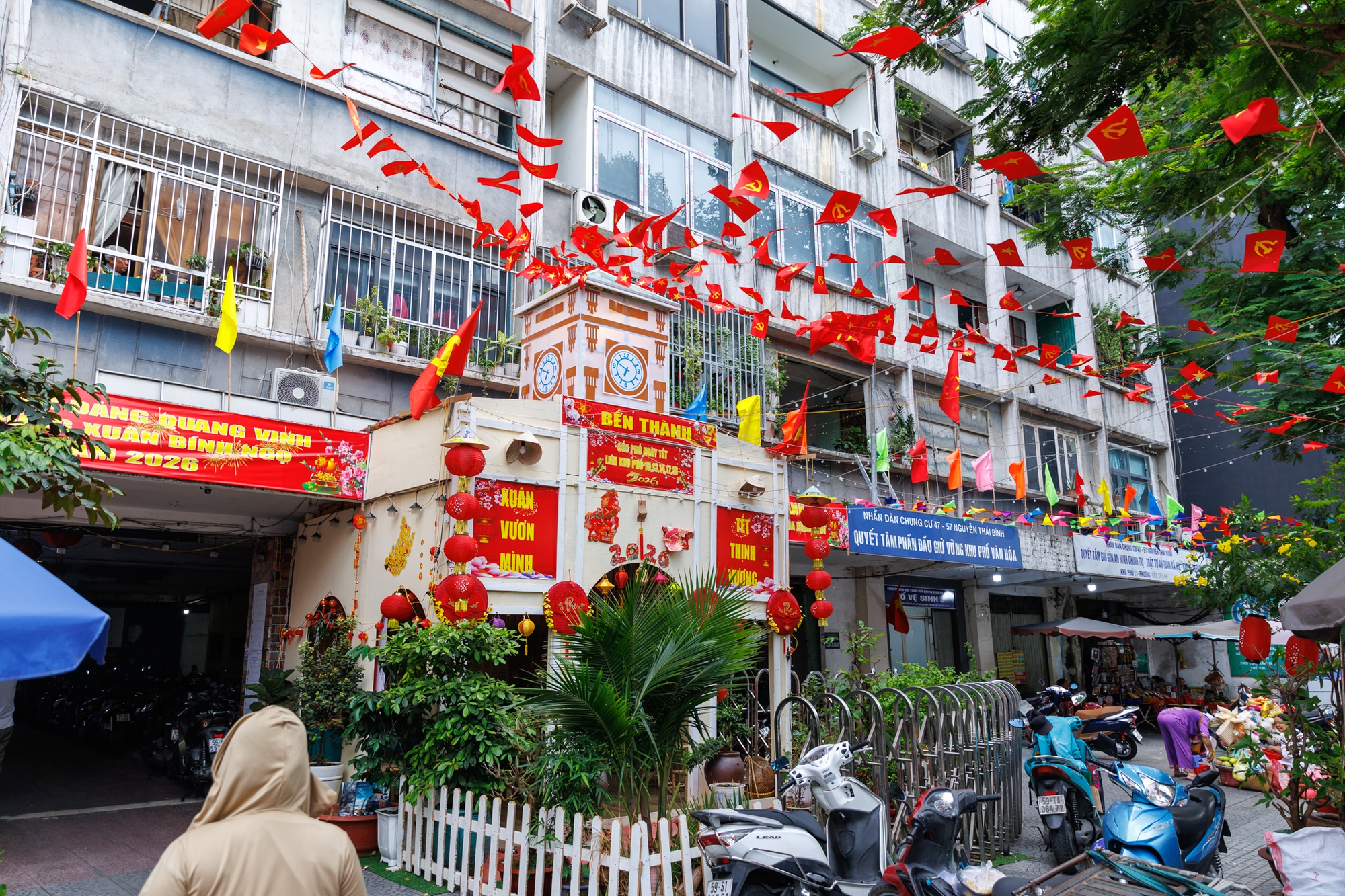 Th&agrave;nh phố rực đỏ cờ hoa, kh&ocirc;ng kh&iacute; Ng&agrave;y hội bầu cử đang đến rất gần!- Ảnh 19.