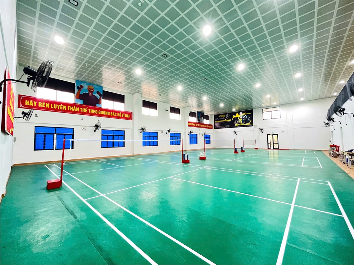 Bức ảnh thầy gi&aacute;o trước cổng trường ở H&agrave; Nội nhận "b&atilde;o" like, phụ huynh rần rần khen: "Thật ấn tượng"- Ảnh 6.