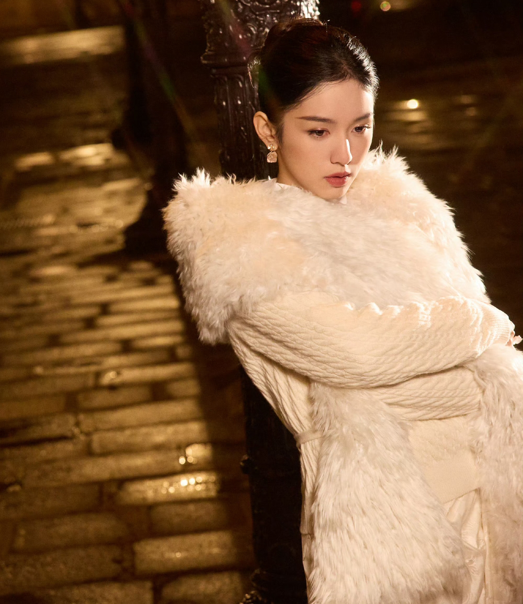 Mỹ nh&acirc;n đẹp chấn động thế gian đọc kịch bản th&ocirc;i sao hot qu&aacute; vậy: Mặt mộc ho&agrave;n mỹ đến từng lỗ ch&acirc;n l&ocirc;ng- Ảnh 7.