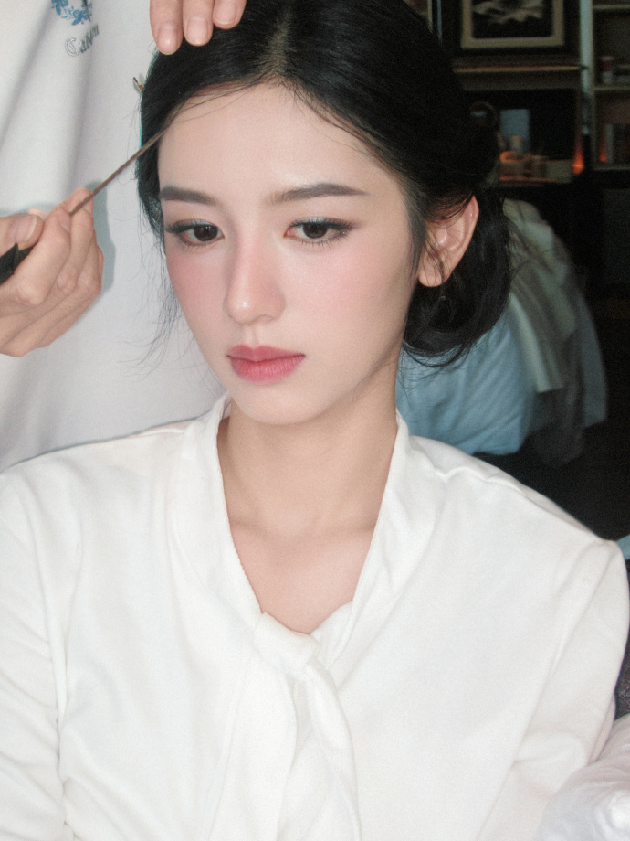 Mỹ nh&acirc;n đẹp chấn động thế gian đọc kịch bản th&ocirc;i sao hot qu&aacute; vậy: Mặt mộc ho&agrave;n mỹ đến từng lỗ ch&acirc;n l&ocirc;ng- Ảnh 4.