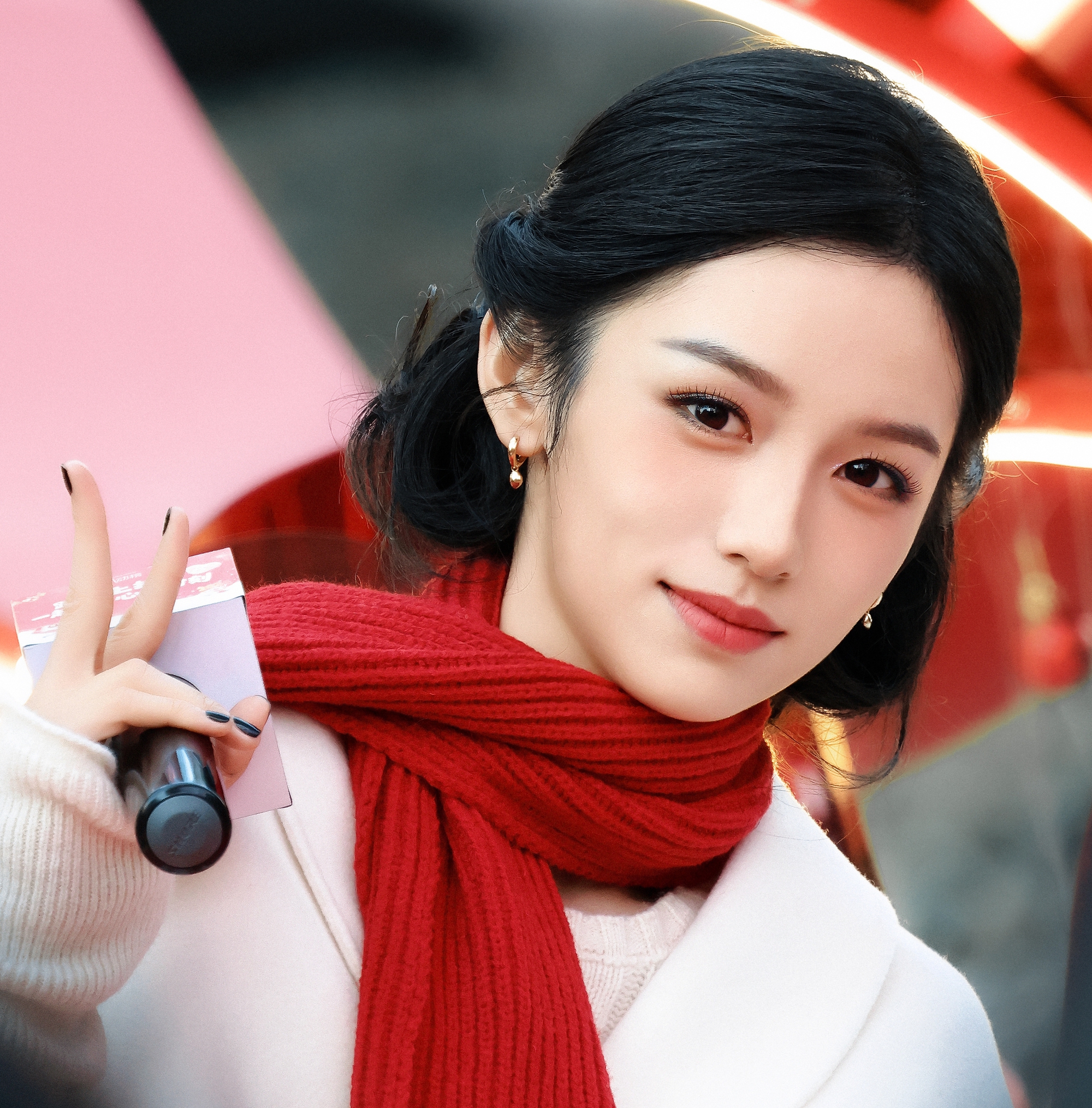 Mỹ nh&acirc;n đẹp chấn động thế gian đọc kịch bản th&ocirc;i sao hot qu&aacute; vậy: Mặt mộc ho&agrave;n mỹ đến từng lỗ ch&acirc;n l&ocirc;ng- Ảnh 9.