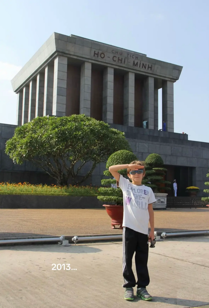 Ch&agrave;ng trai Ph&aacute;p b&agrave;y tỏ t&igrave;nh y&ecirc;u Việt Nam bằng ảnh chụp ở Lăng B&aacute;c sau 13 năm- Ảnh 1.