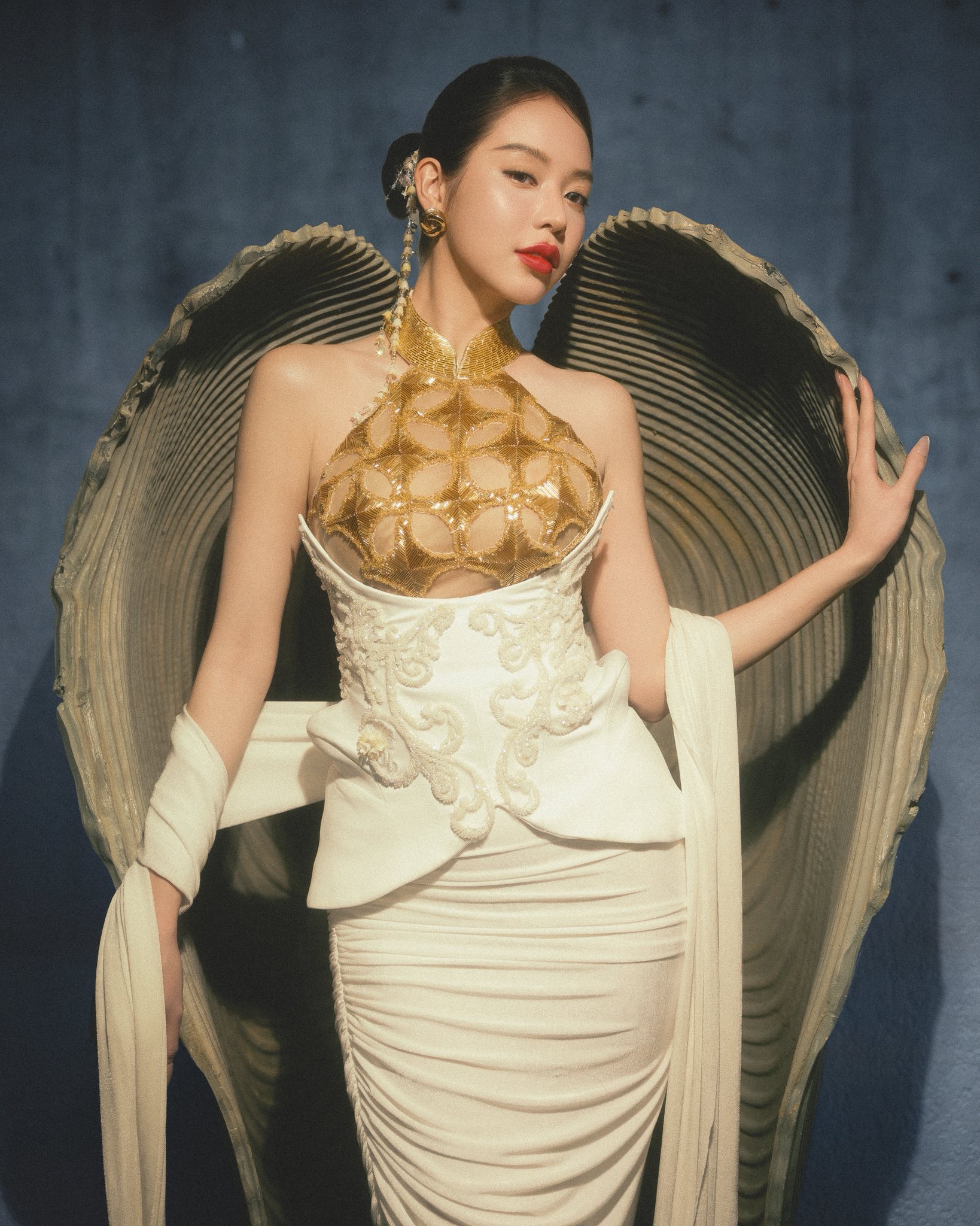 Nh&igrave;n lại Hoa hậu Thanh Thủy trong qu&aacute; khứ phải c&ocirc;ng nhận: Quyết định thẩm mỹ ng&agrave;y đ&oacute; đ&uacute;ng l&agrave; &ldquo;c&uacute; lội ngược d&ograve;ng&rdquo; xuất sắc!- Ảnh 12.