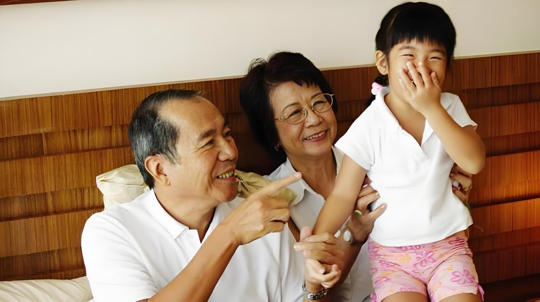 Chuyện lạ m&agrave; thật: Trẻ do &ocirc;ng b&agrave; nu&ocirc;i dạy thường kh&ocirc;ng tho&aacute;t khỏi 3 đặc điểm n&agrave;y! Con bạn c&oacute; mấy điều?- Ảnh 2.