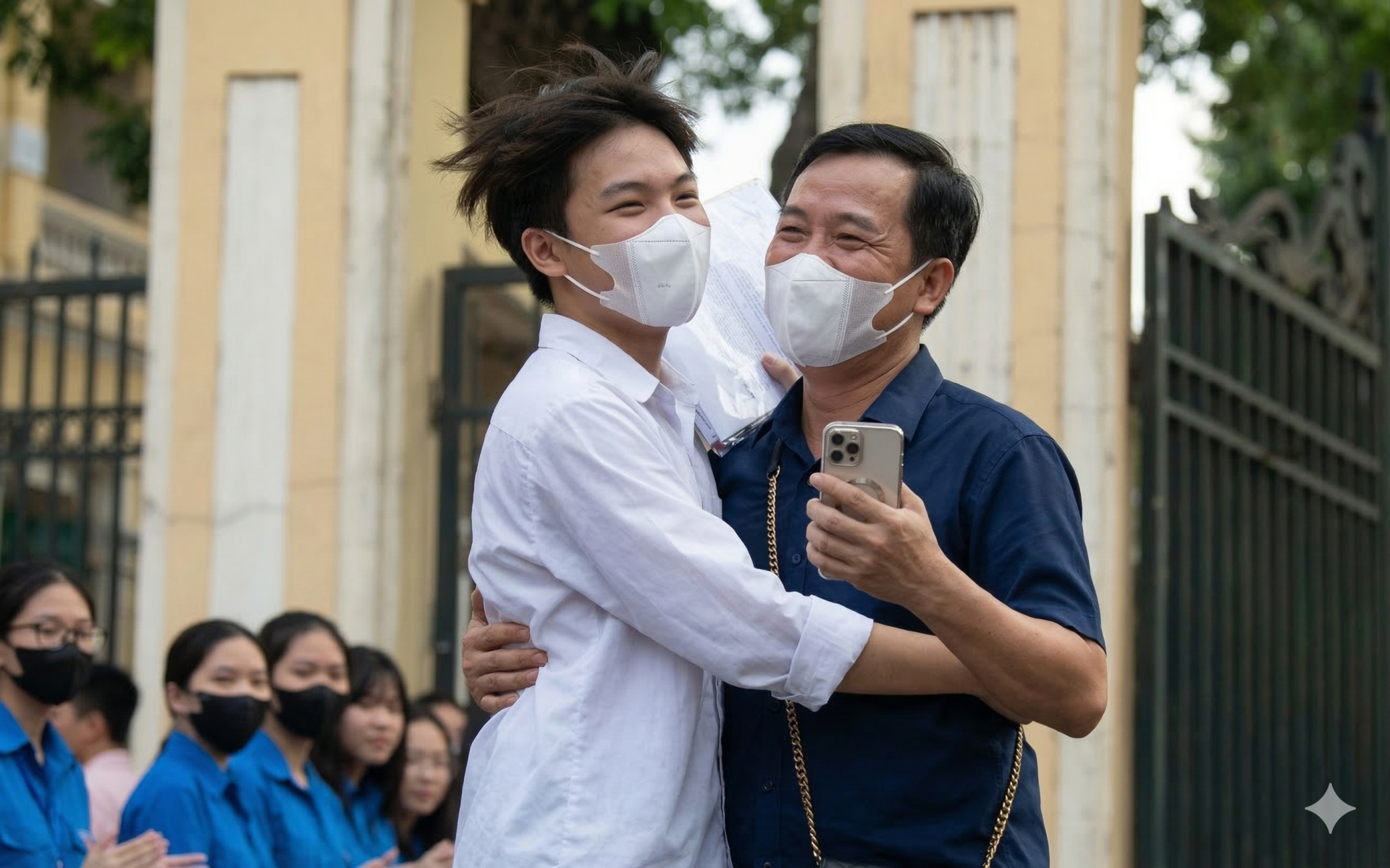 N&Oacute;NG: Sở GD&ĐT H&agrave; Nội vừa c&oacute; 1 quyết định cực kỳ nh&acirc;n văn, h&agrave;ng ngh&igrave;n phụ huynh v&agrave; học sinh đang n&ocirc; nức ăn mừng!- Ảnh 1.