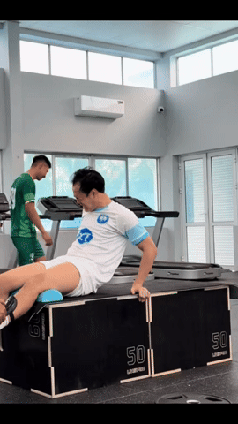 Văn To&agrave;n đau đớn qu&aacute;!- Ảnh 2.