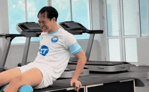 Văn To&agrave;n đau đớn qu&aacute;!- Ảnh 1.