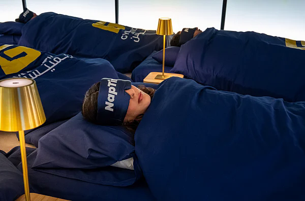 Chỉ c&oacute; người Dubai mới d&aacute;m l&agrave;m vậy: Xu hướng đi tập gym để ngủ- Ảnh 1.